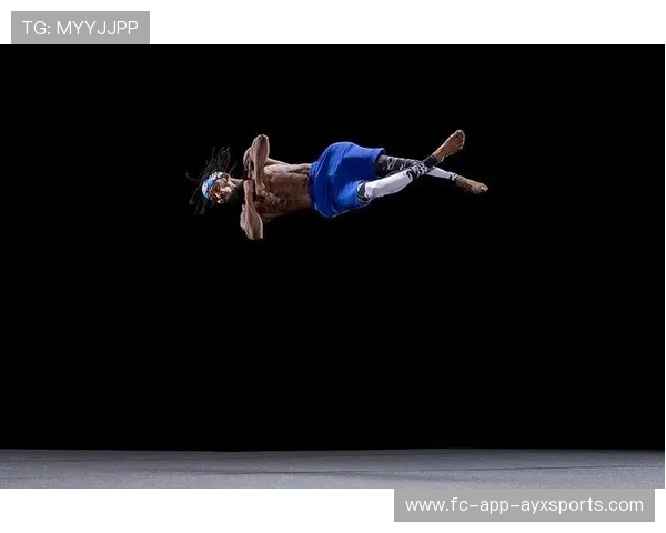 体操运动员空翻高度极高