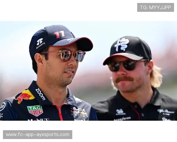 佩雷兹差点与队友相撞